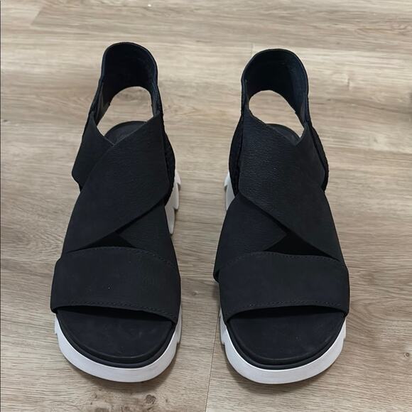NWT Eileen Fisher Chant Tumbled Leather Wedge Sandal Sz 6 - Picture 1 of 6